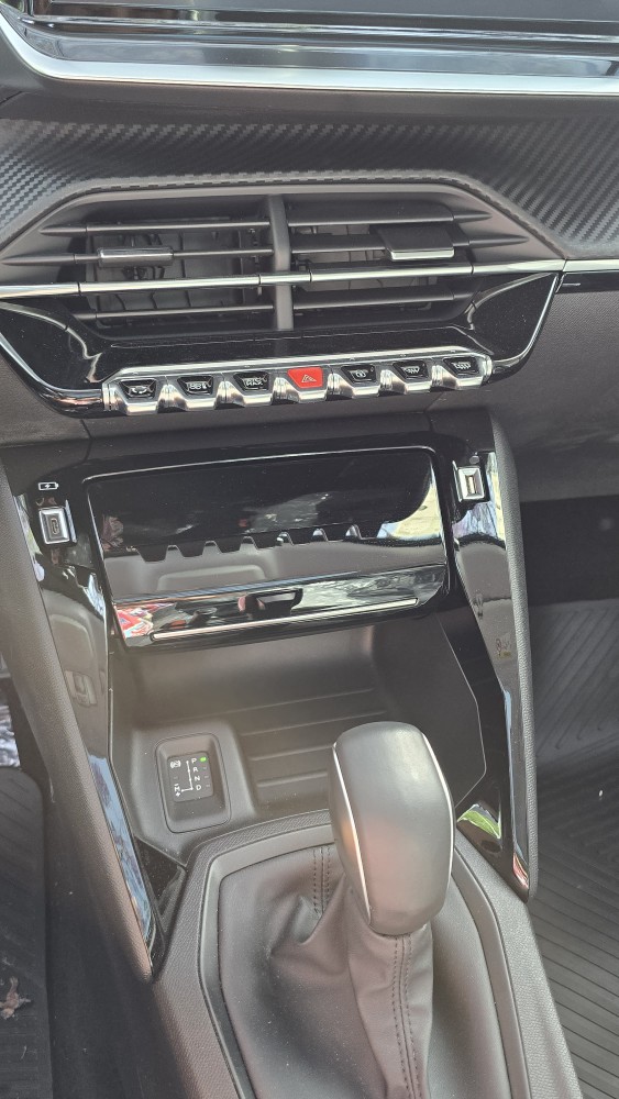 Peugeot 208 — foto 5